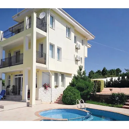 Four-bedroom Holiday In Byala 別荘 ブルガス
